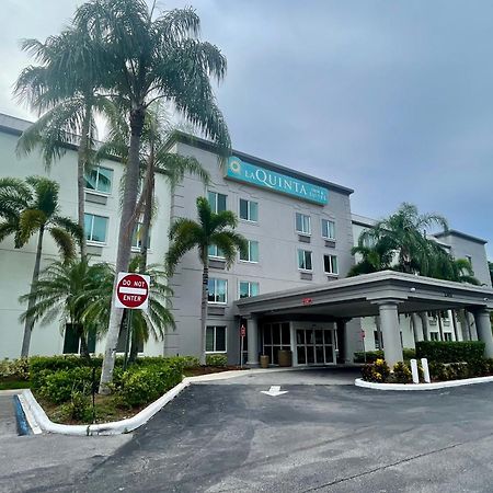 La Quinta Inn & Suites By Wyndham Sawgrass Sunrise Extérieur photo