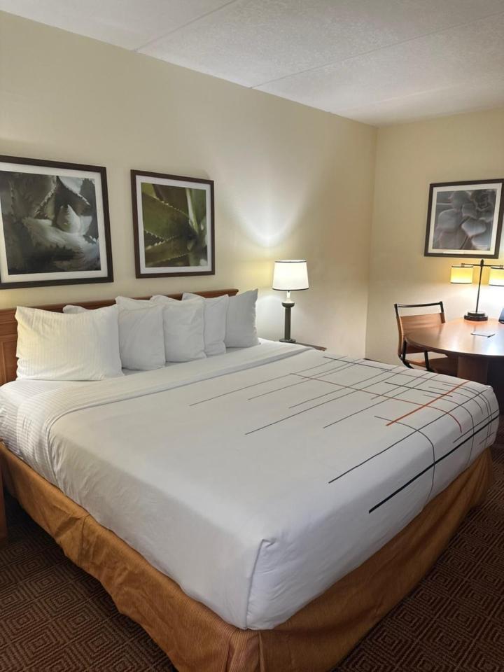 La Quinta Inn & Suites By Wyndham Sawgrass Sunrise Extérieur photo